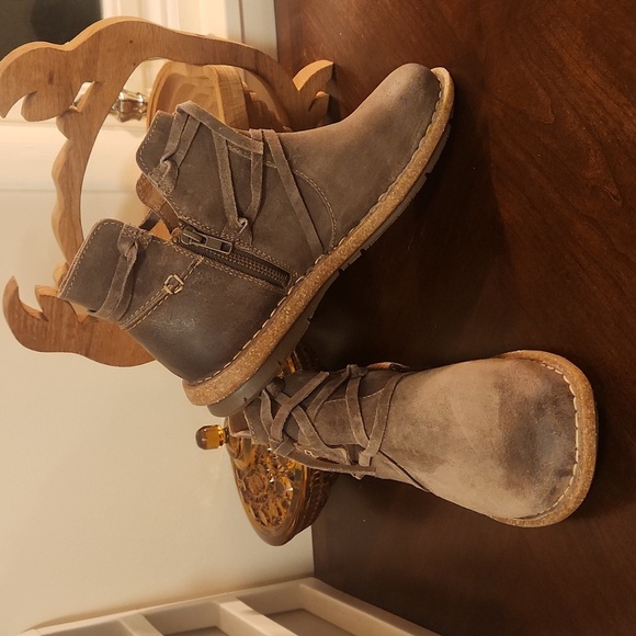 Born Shoes - Born Tarkiln Distressed Leather Waterproof Boots Size 9 in Grey Brown